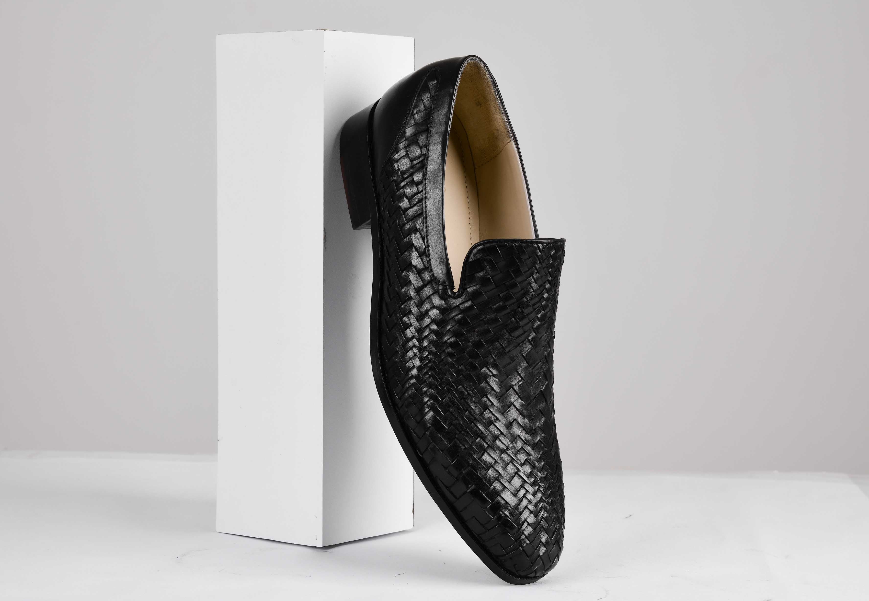 LARENZO WEAVED BLACK