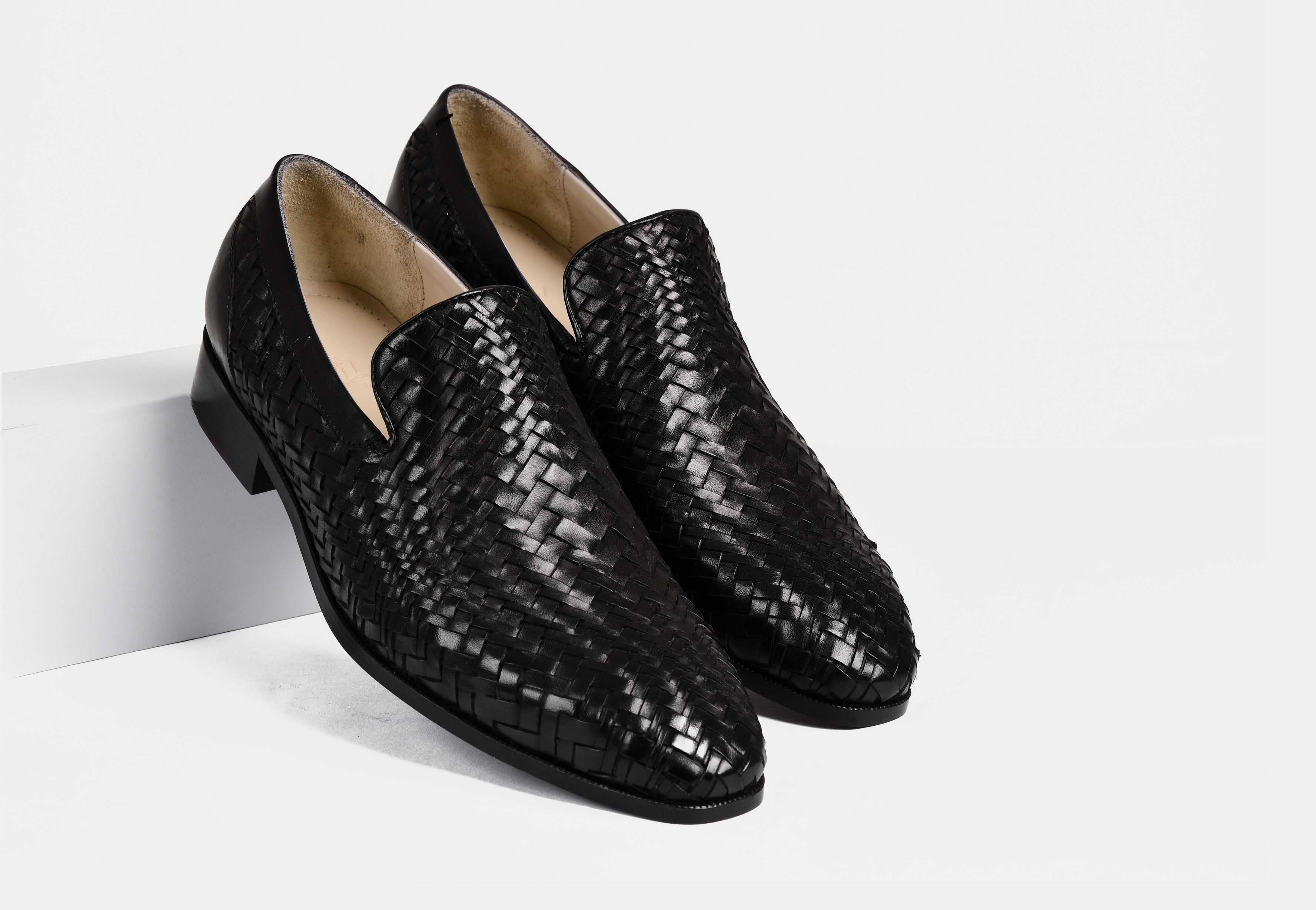 LARENZO WEAVED BLACK