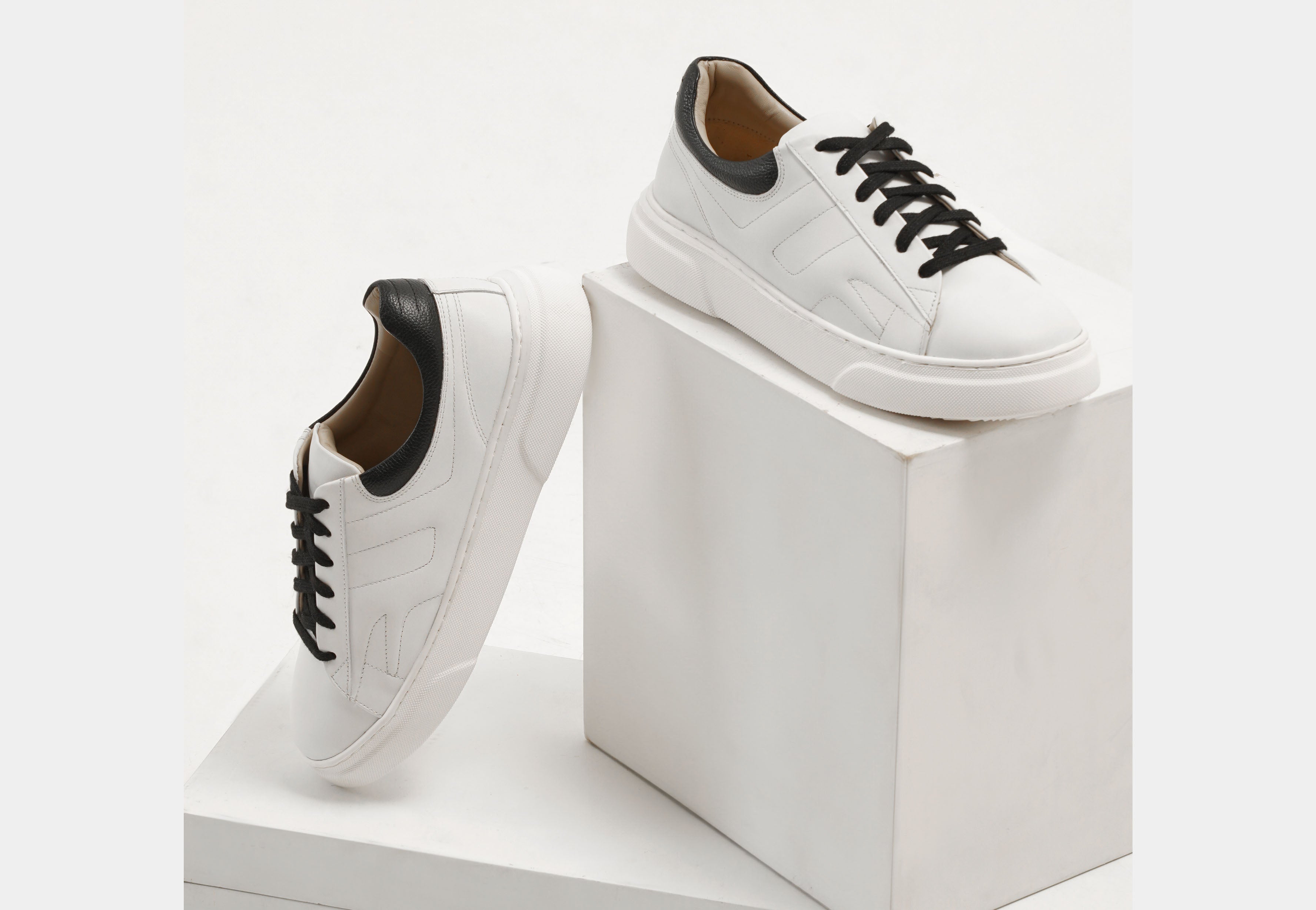 Luxoro Signature | White