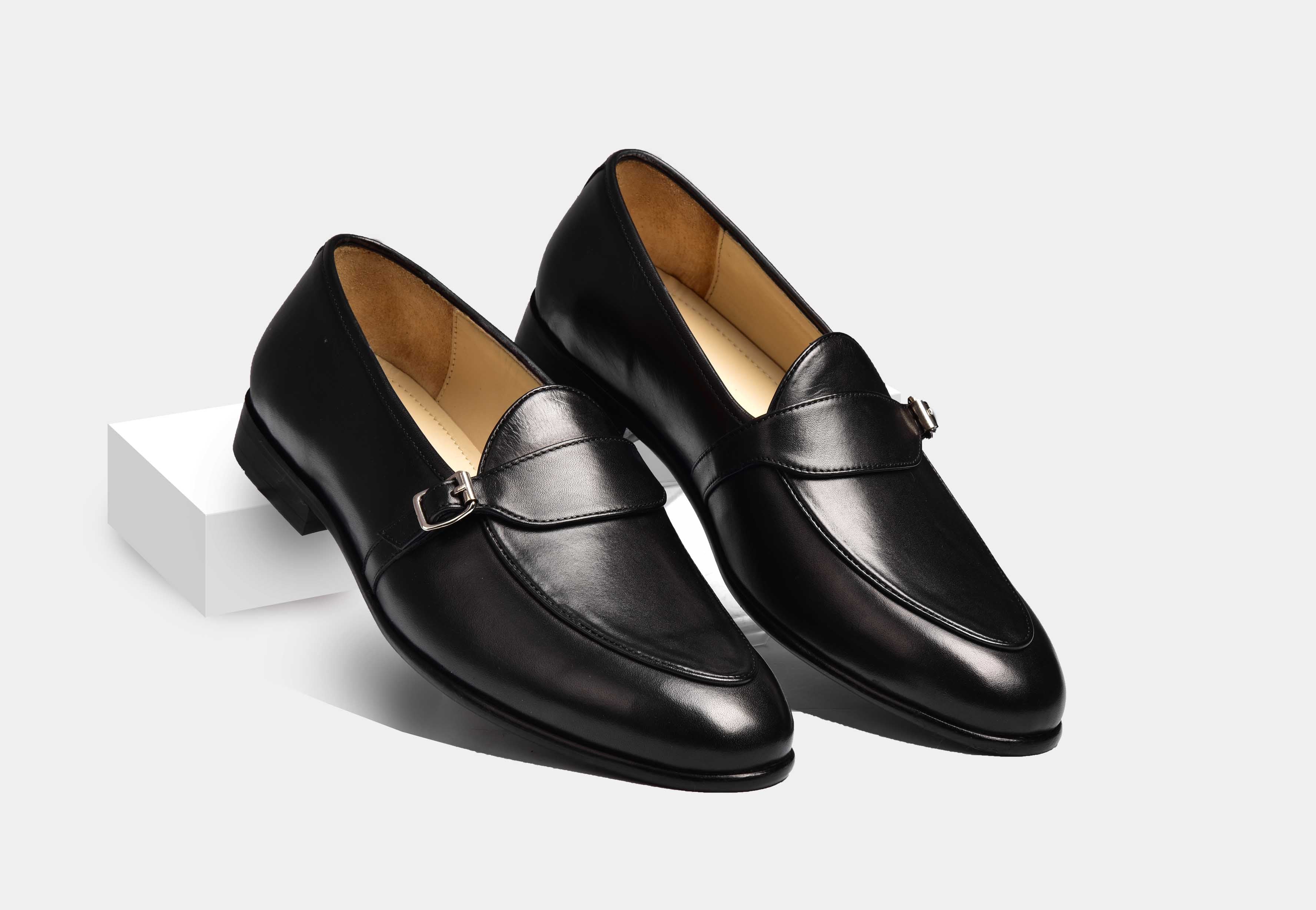 ARNO | Black Patina With single Strap