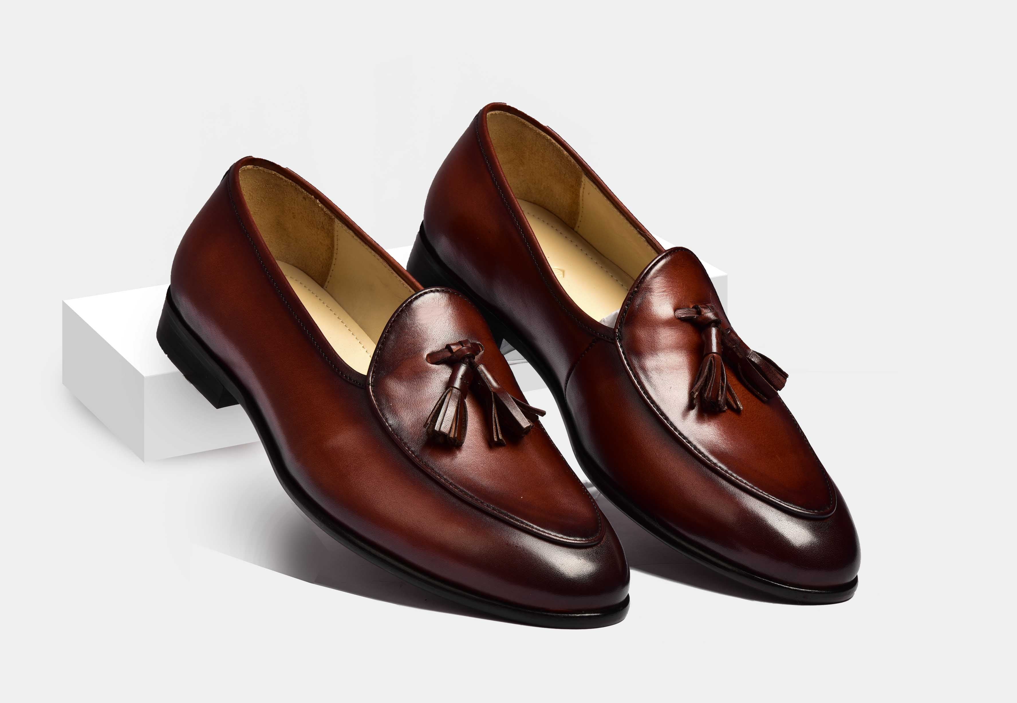 ARNO | Brown Patina With Classic Tassels
