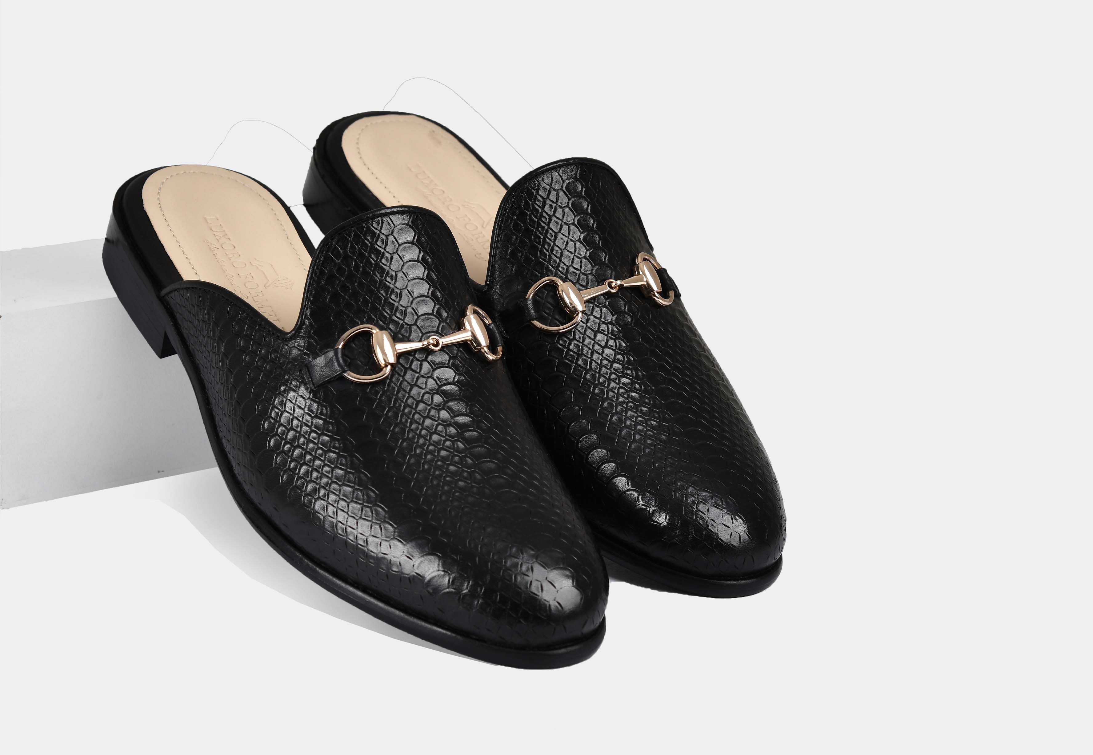 MULE | BLACK TEXTURED TRIM