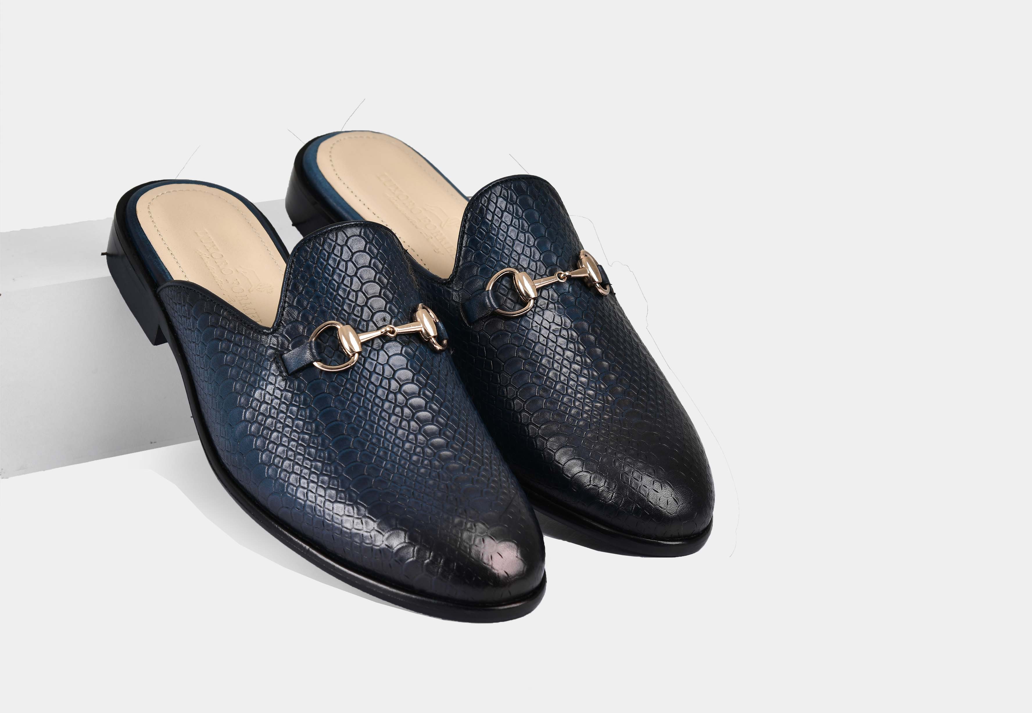 MULE | BLUE TEXTURED TRIM