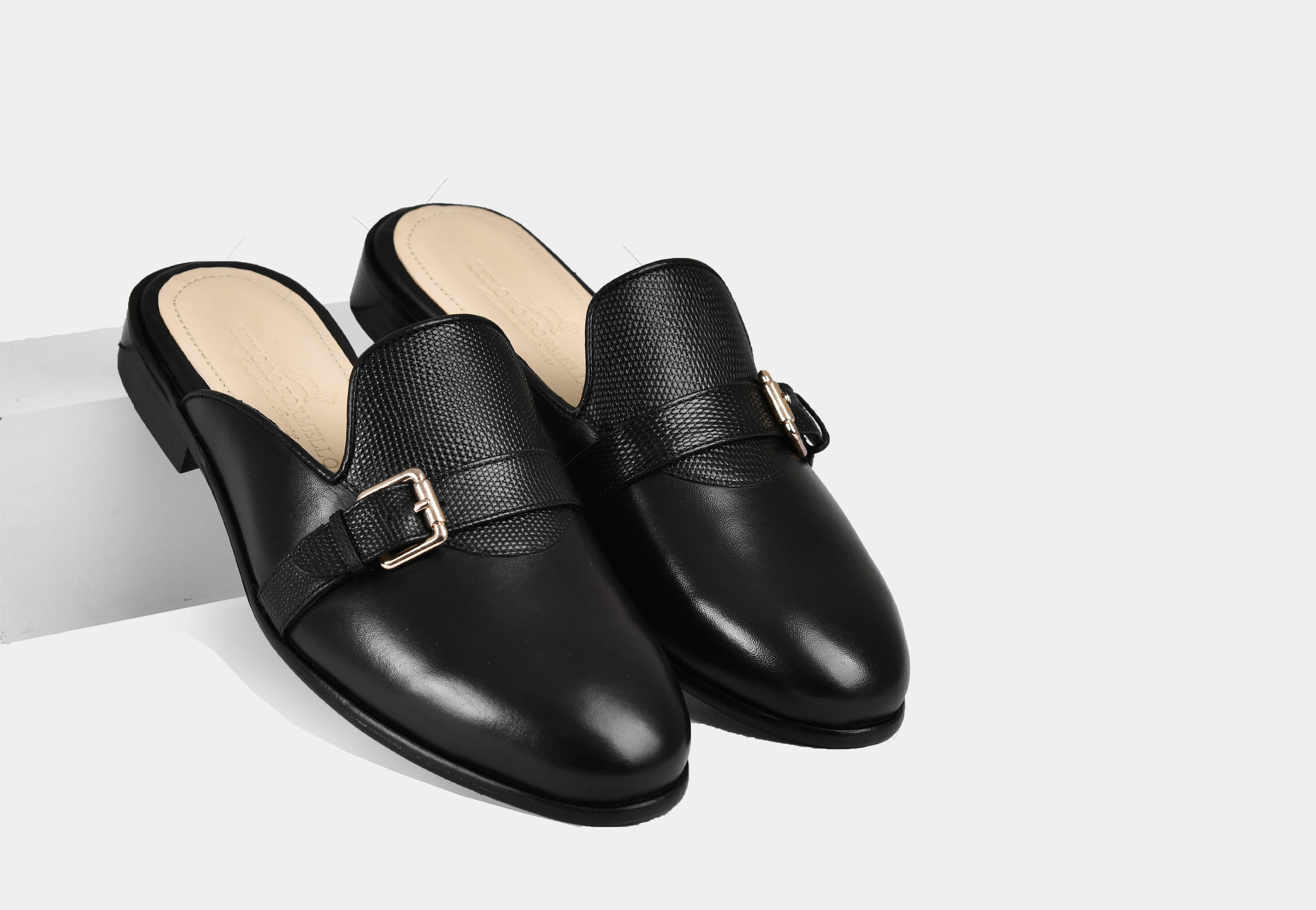 MULE | BLACK SINGLE BUCKLE